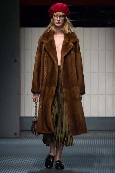 Look 24